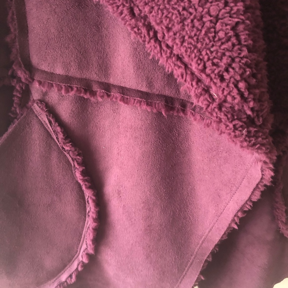 CASLON Plum Faux Fur & Suede Open Front Vest - Picture 4 of 6